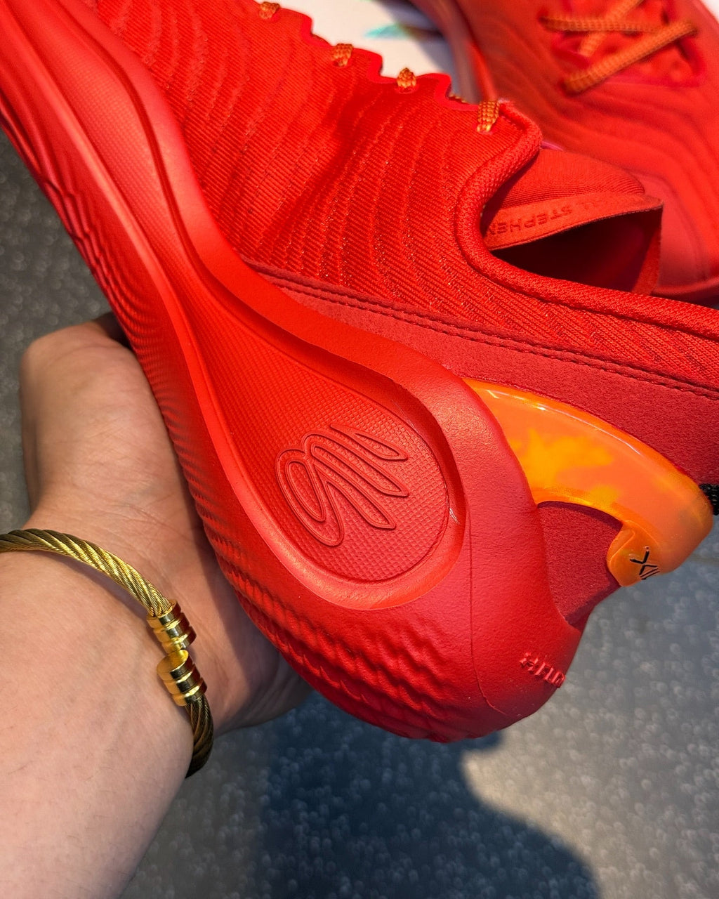 Curry 12 Supernova 🩸 (UA)