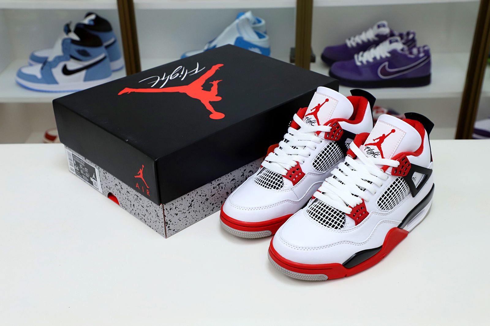Air Jordan 4 Retro Fire Red  (2012)
