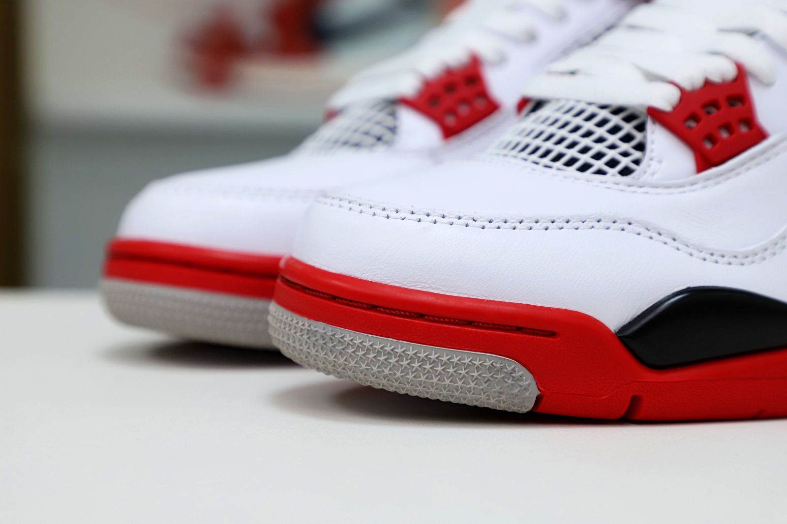 Air Jordan 4 Retro Fire Red  (2012)