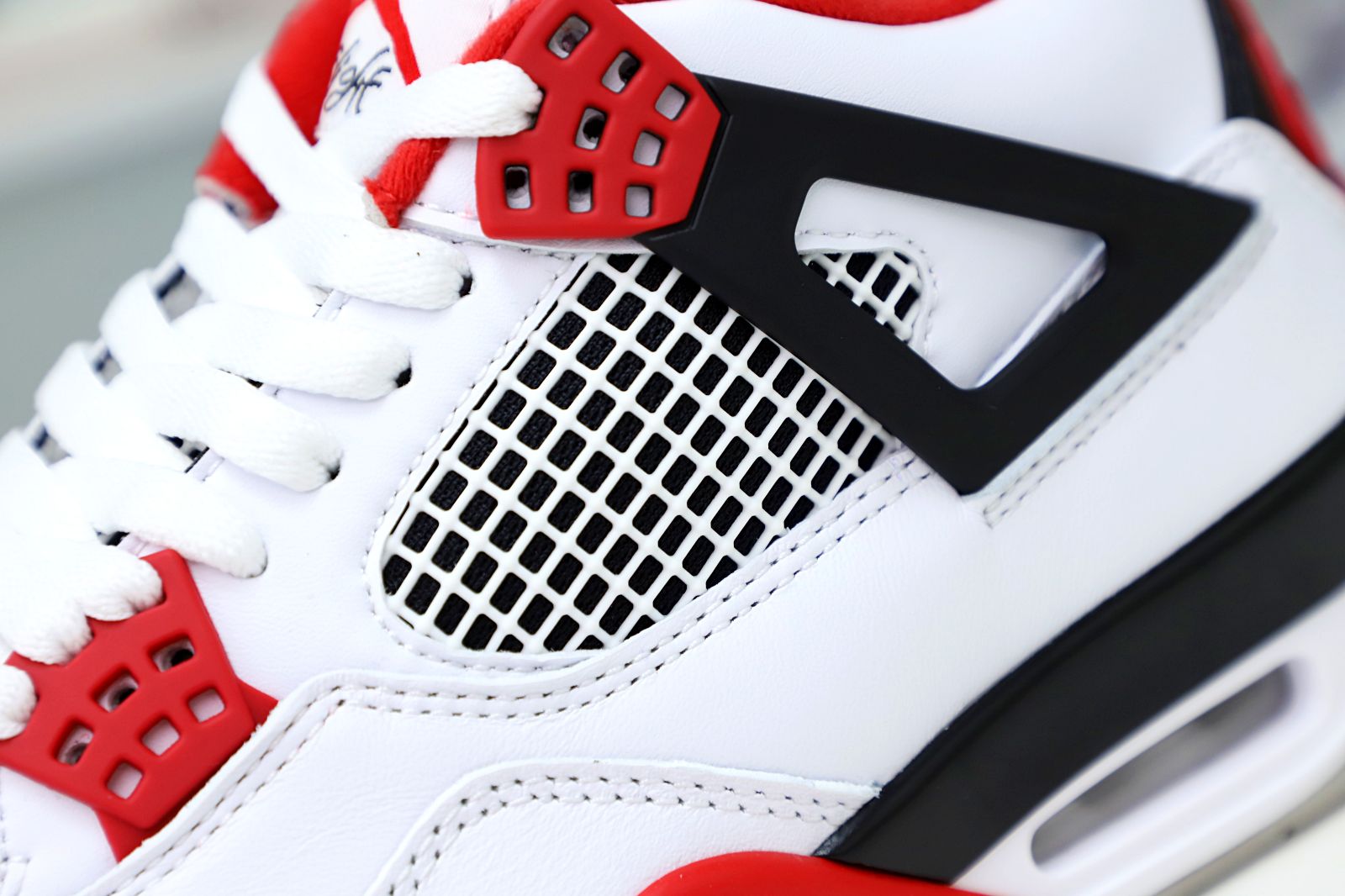 Air Jordan 4 Retro Fire Red  (2012)