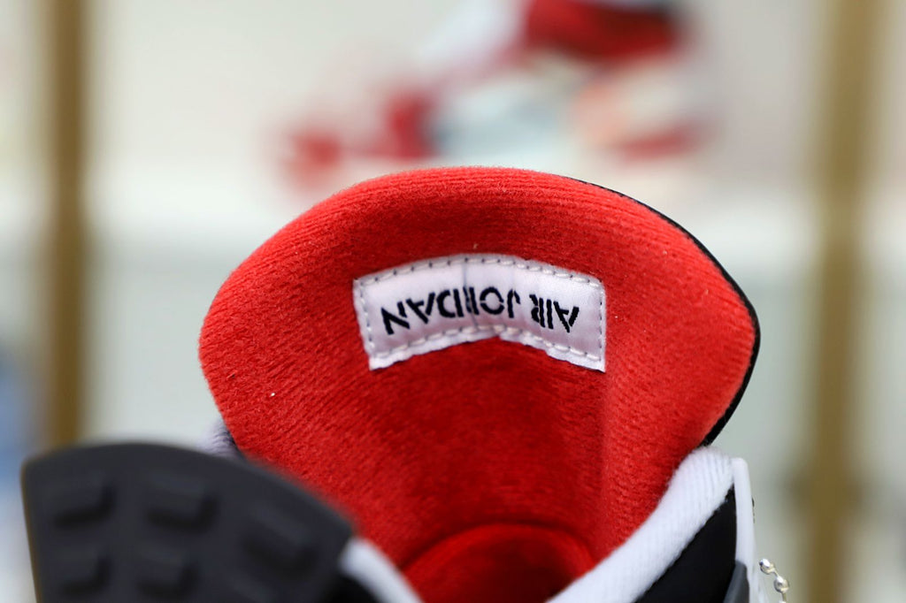 Air Jordan 4 Retro Bred