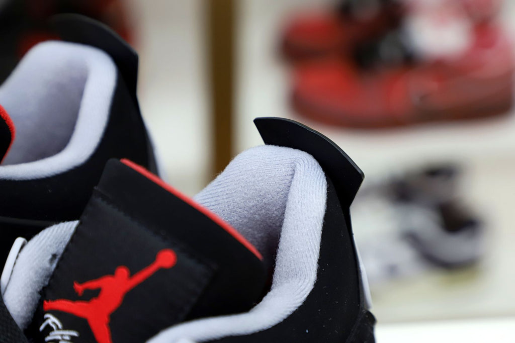 Air Jordan 4 Retro Bred
