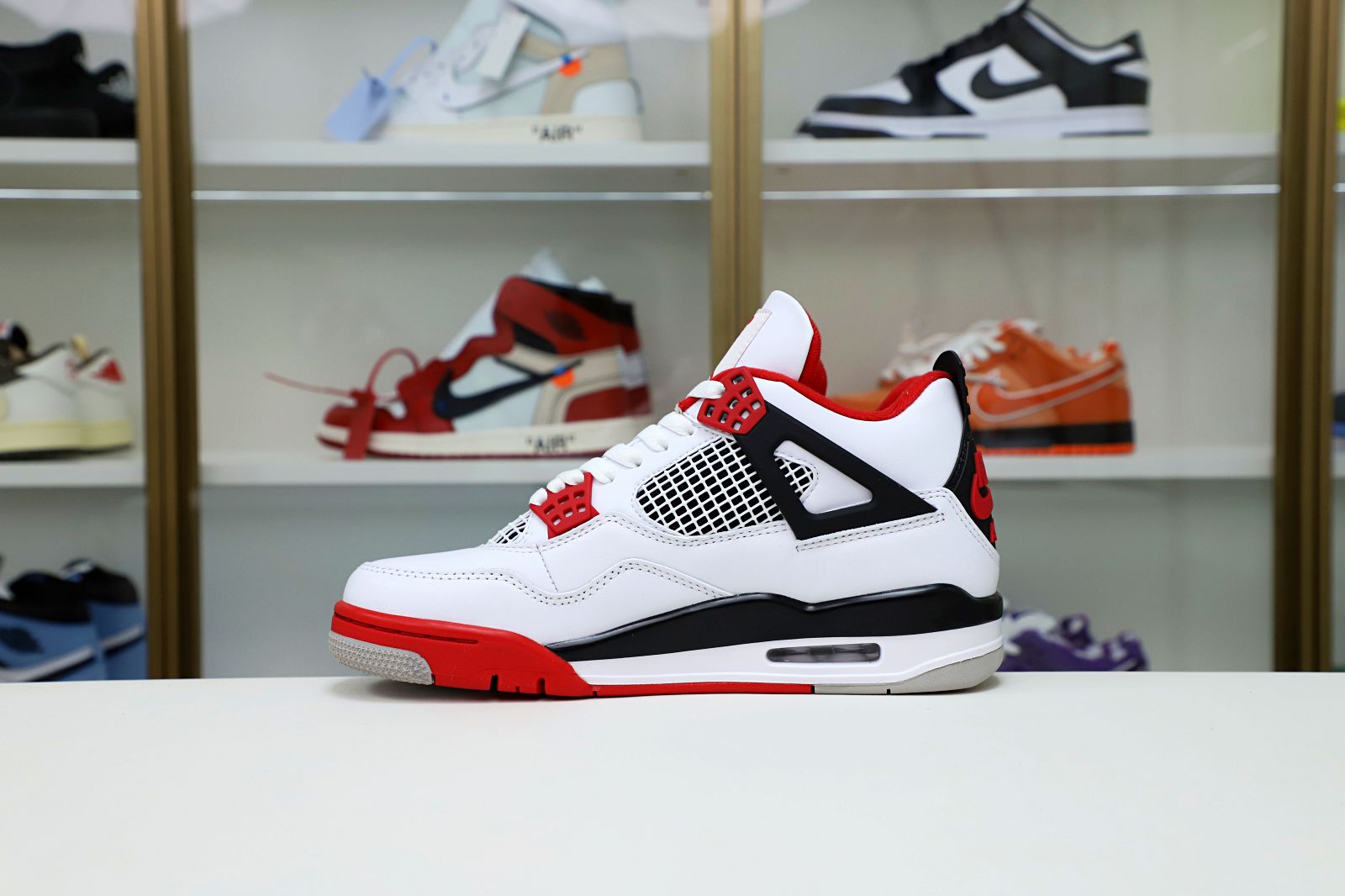Air Jordan 4 Retro Fire Red  (2012)