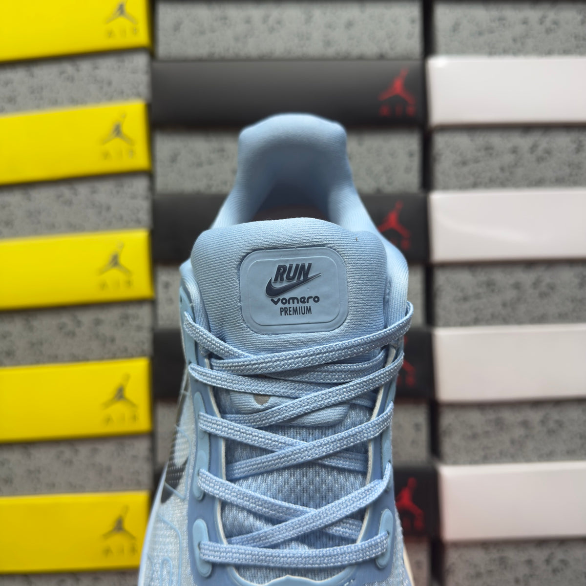 Nike Wmns Vomero Premium Aluminum (UA)