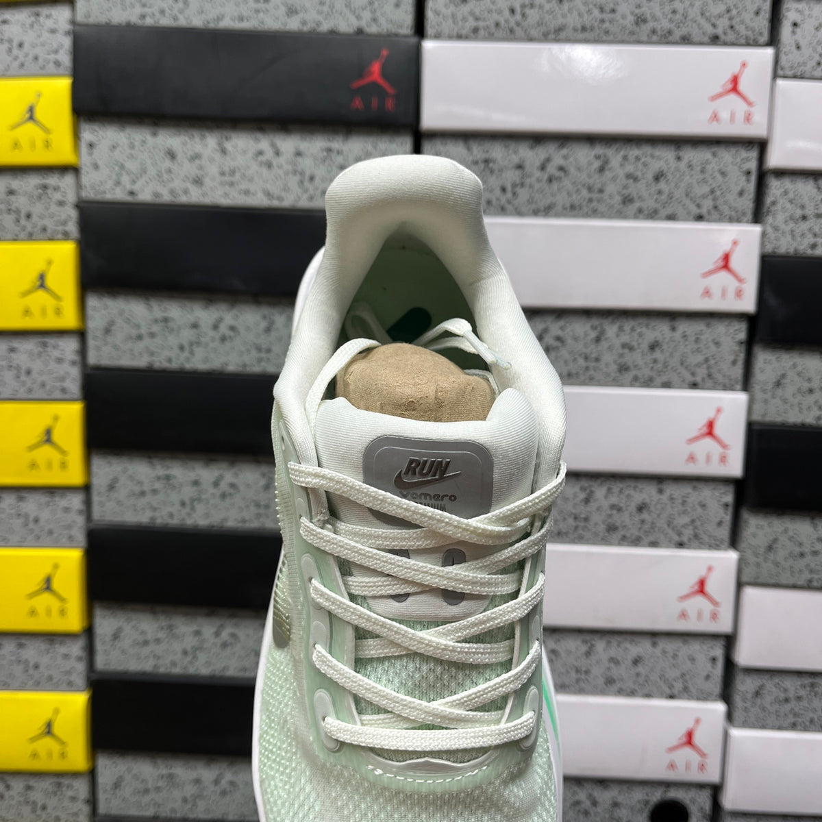 Nike Wmns Vomero Premium Barely Green (UA)