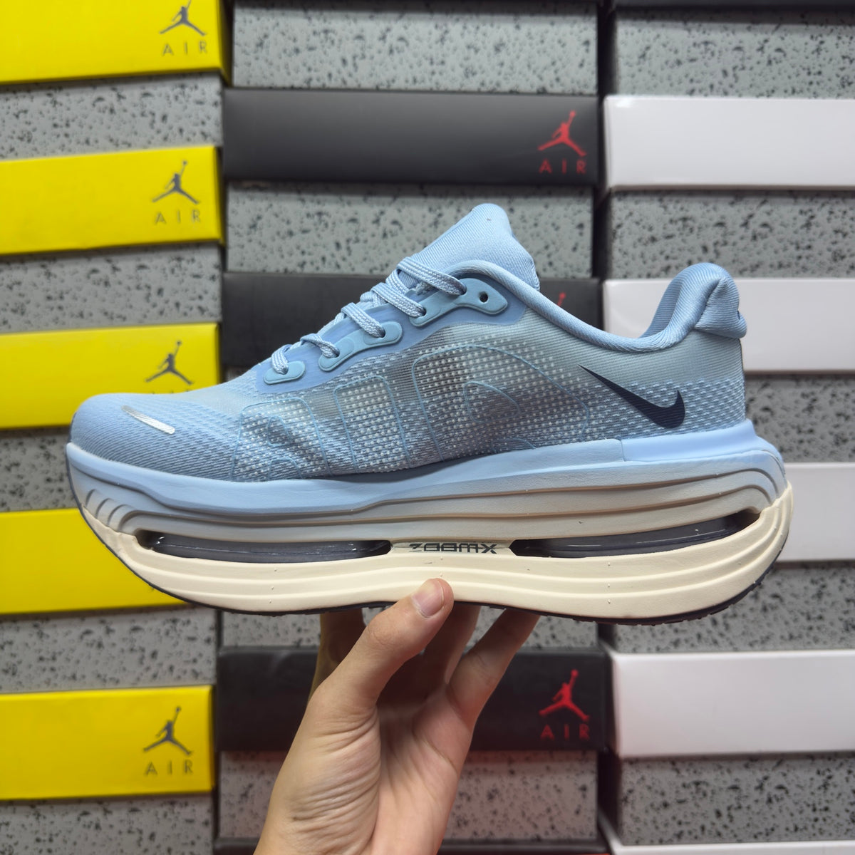 Nike Wmns Vomero Premium Aluminum (UA)