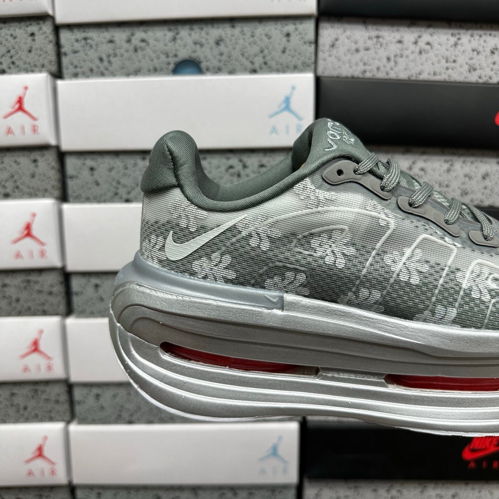 Nike Vomero Premium /Wmns Flor De Lis (UA)