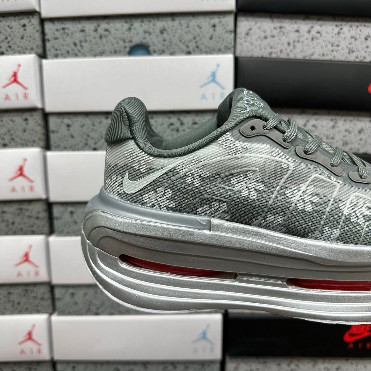 Nike Vomero Premium /Wmns Flor De Lis (UA)