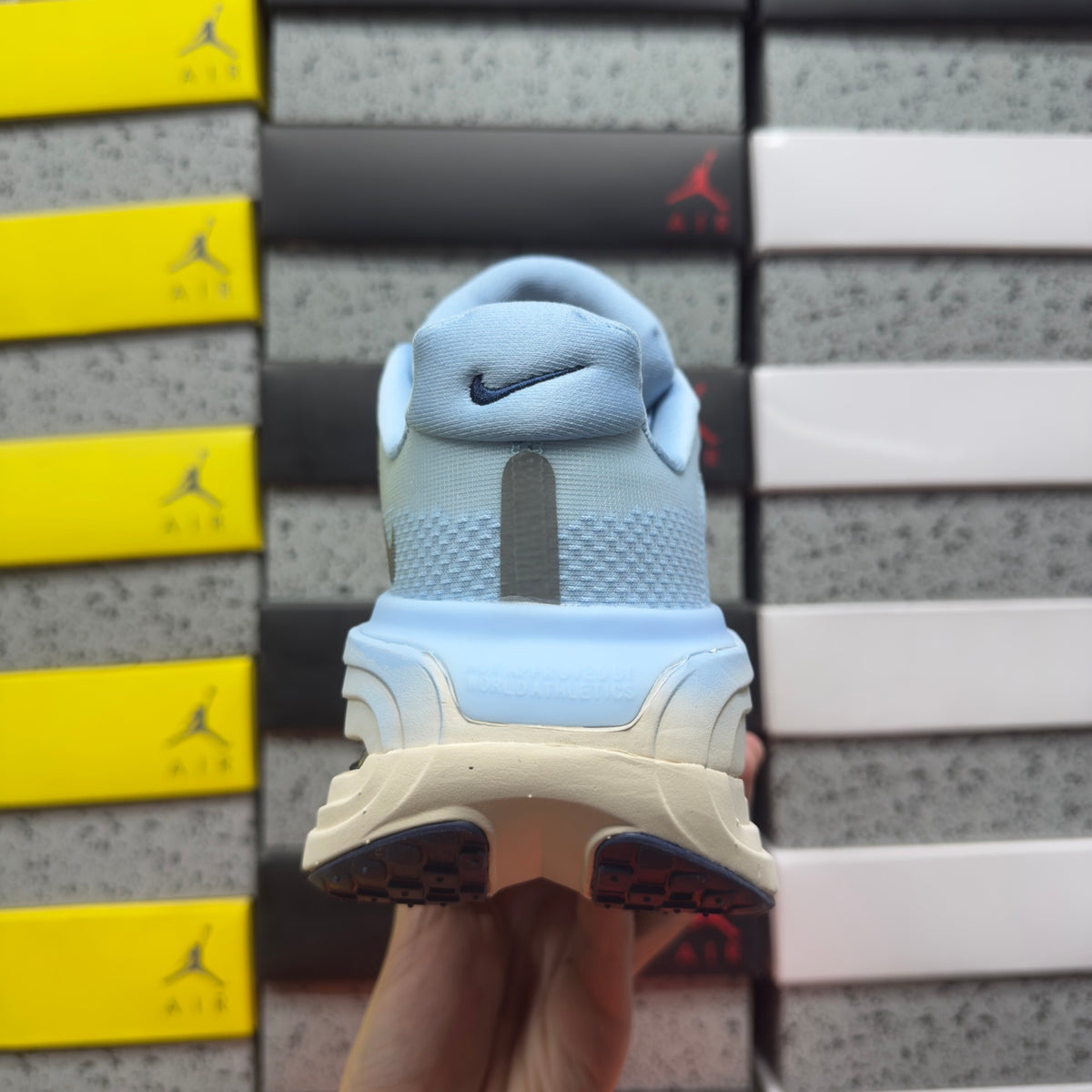 Nike Wmns Vomero Premium Aluminum (UA)