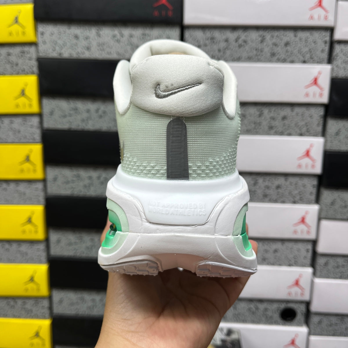 Nike Wmns Vomero Premium Barely Green (UA)