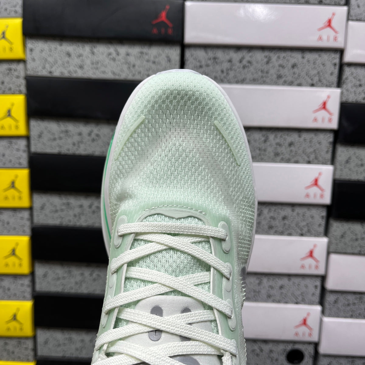 Nike Wmns Vomero Premium Barely Green (UA)