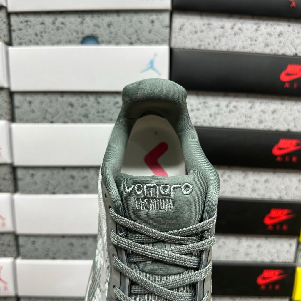 Nike Vomero Premium /Wmns Flor De Lis (UA)