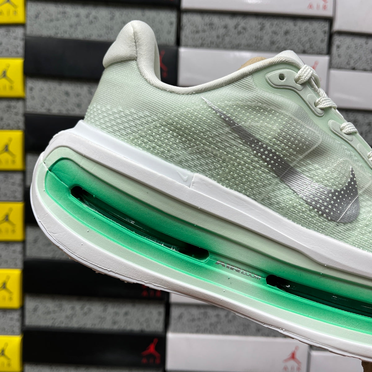 Nike Wmns Vomero Premium Barely Green (UA)