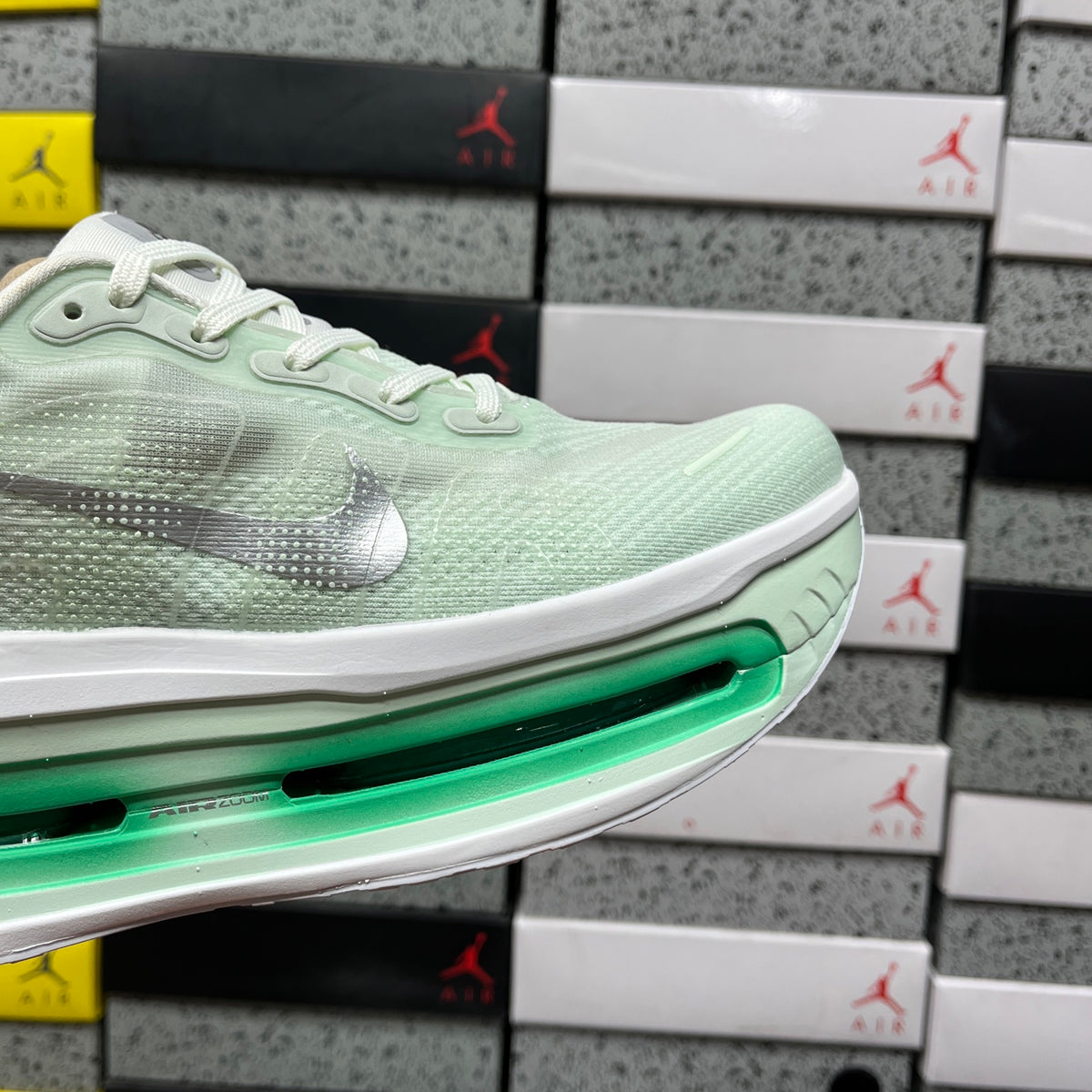 Nike Wmns Vomero Premium Barely Green (UA)