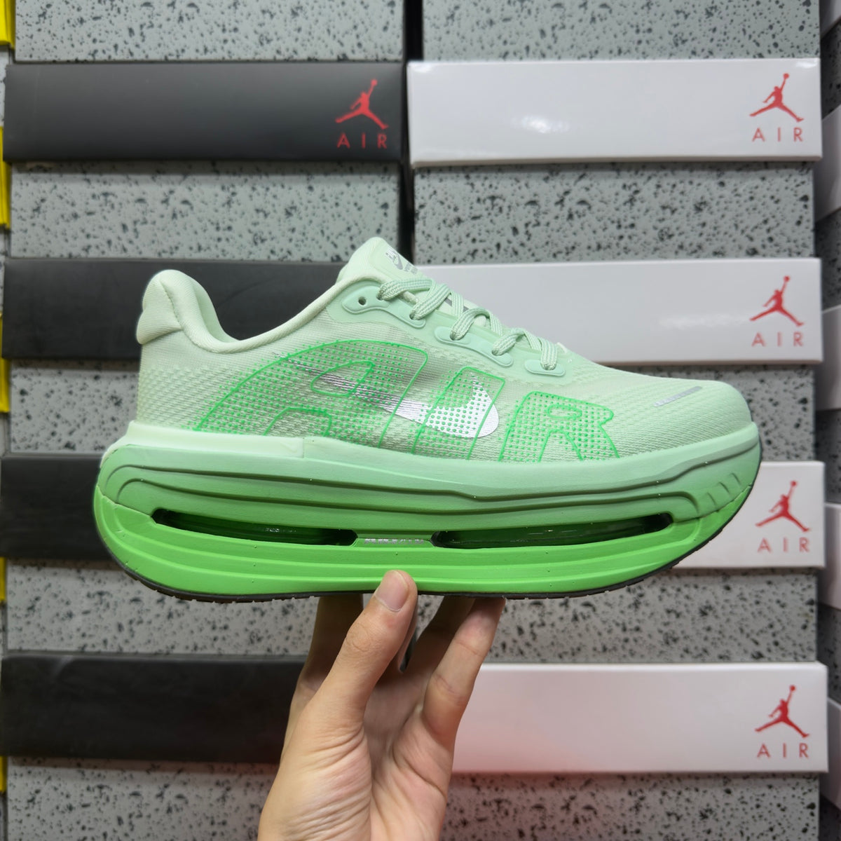 Nike Wmns Vomero Premium Cucumber Calm Green Spark Metallic Silver (UA)