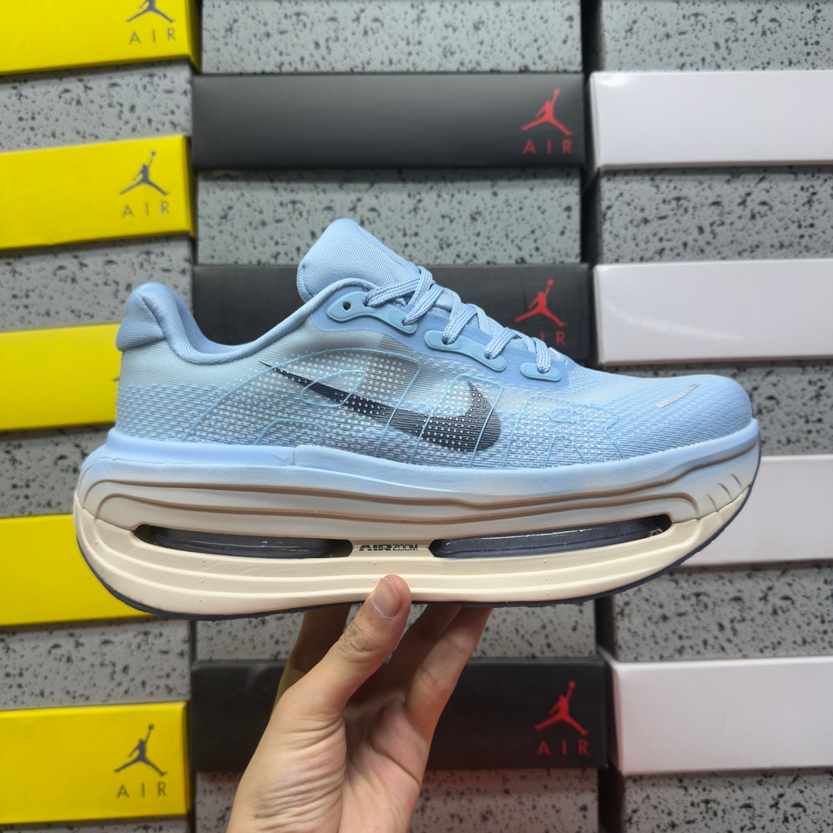 Nike Wmns Vomero Premium Aluminum (UA)
