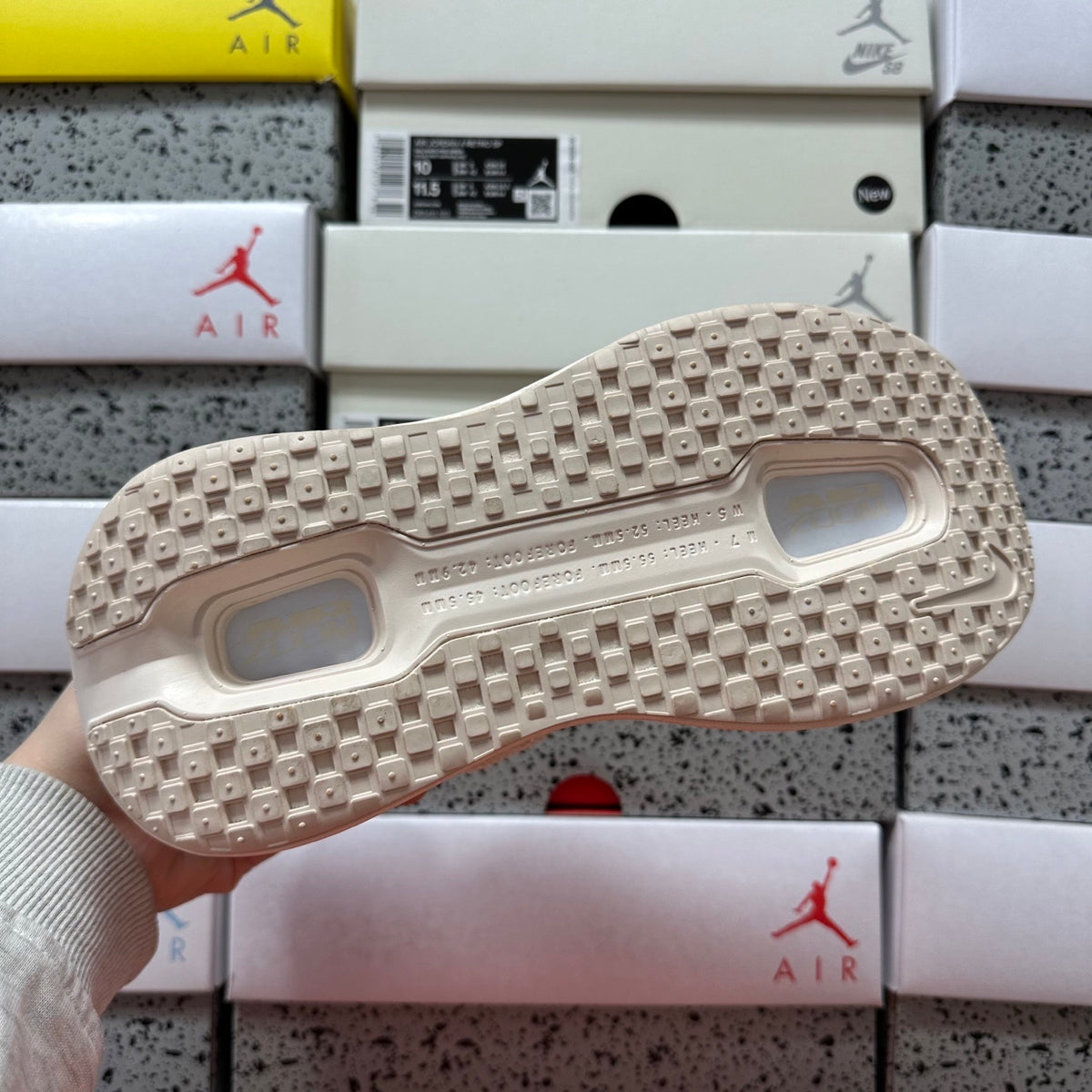 Nike Wmns Vomero Premium Chalk (UA)