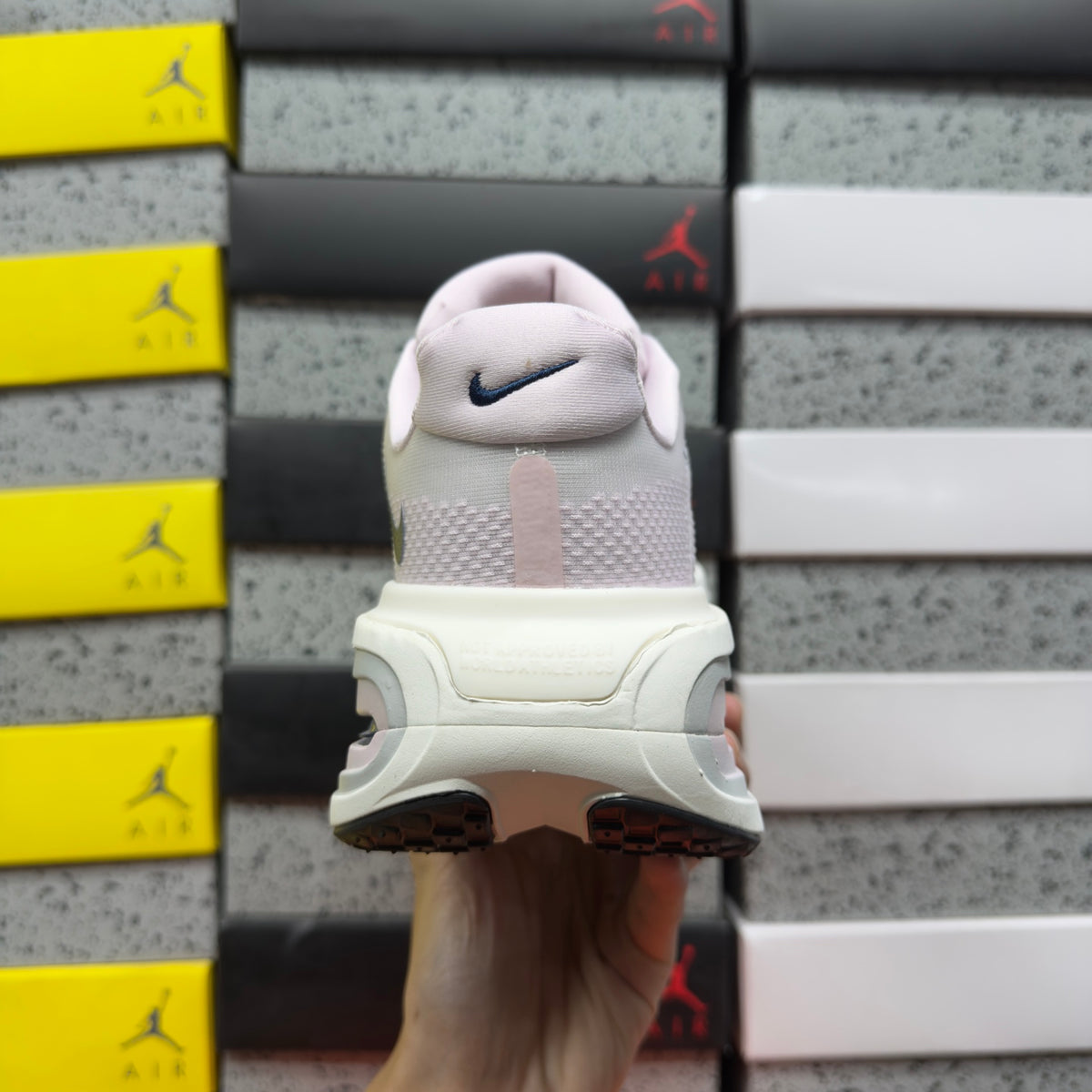 Nike Wmns Vomero Premium “Pearl Pink” (UA)