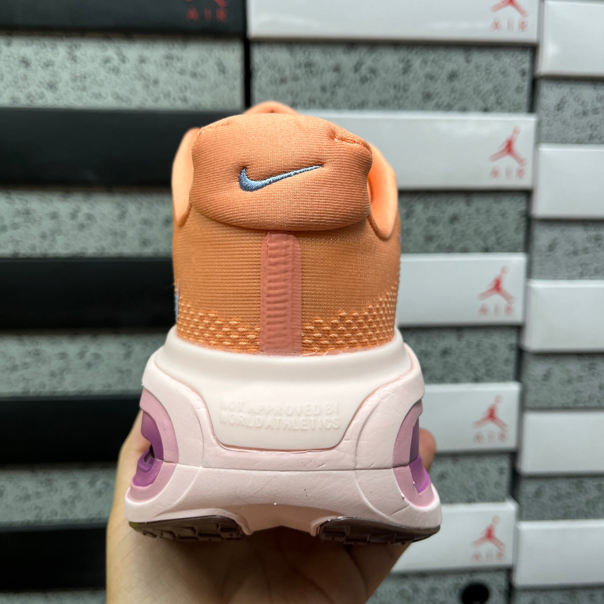 Nike Wmns Vomero Premium Tangerine Tint Tangerine Tint Tattoo Bright Crimson Pink Foam Pink Rise Light Magenta (UA)