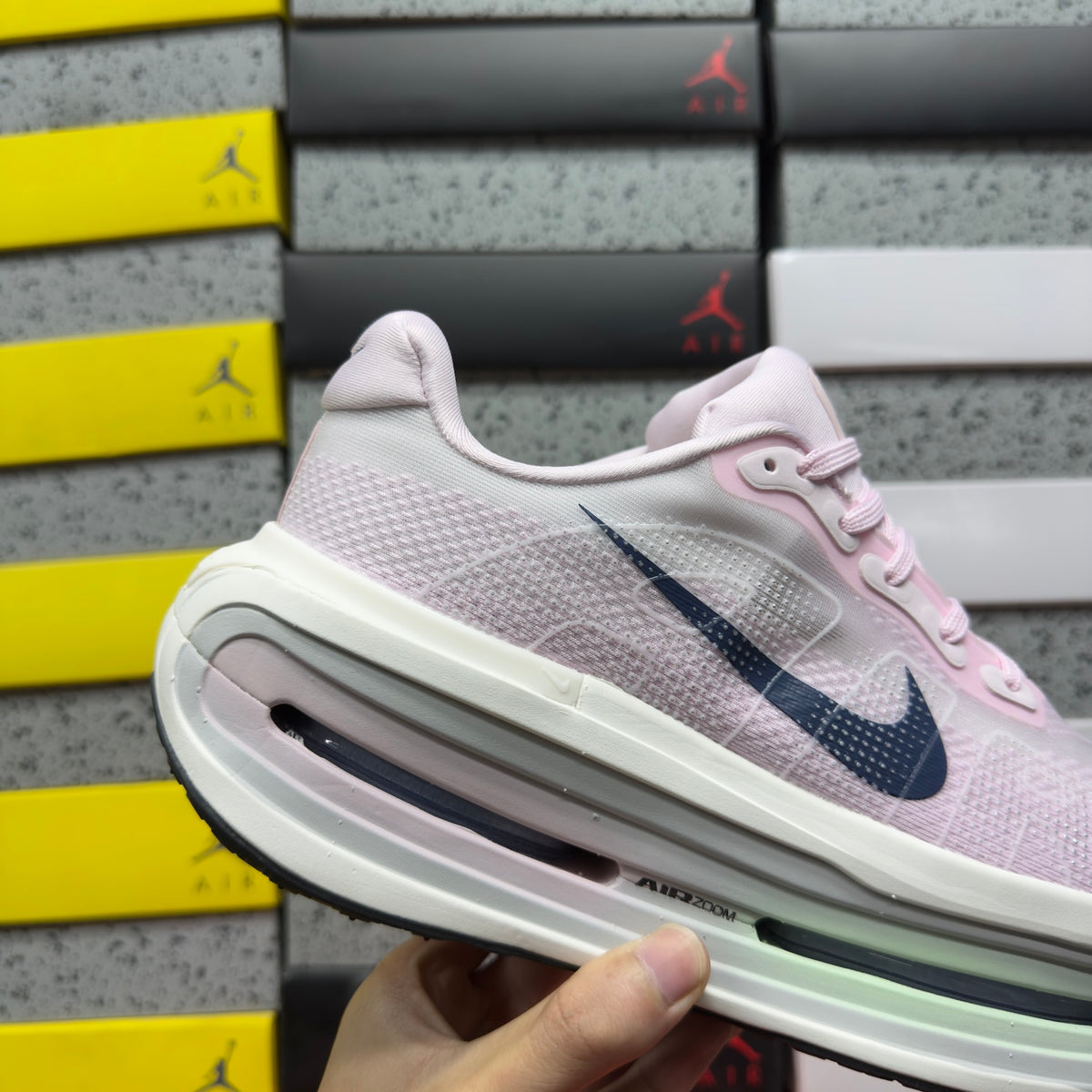 Nike Wmns Vomero Premium “Pearl Pink” (UA)