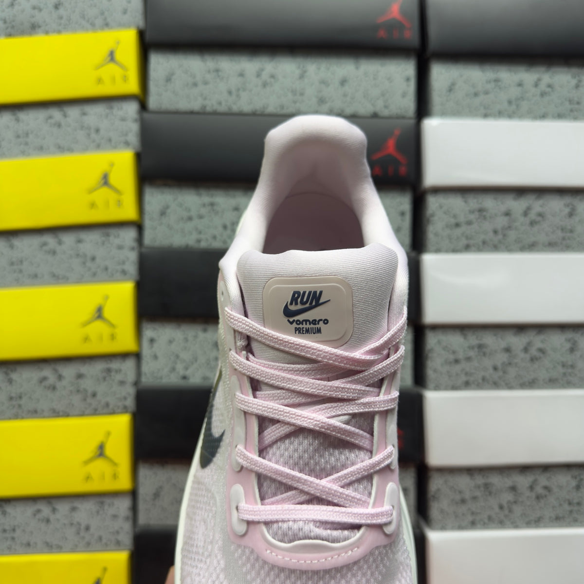 Nike Wmns Vomero Premium “Pearl Pink” (UA)