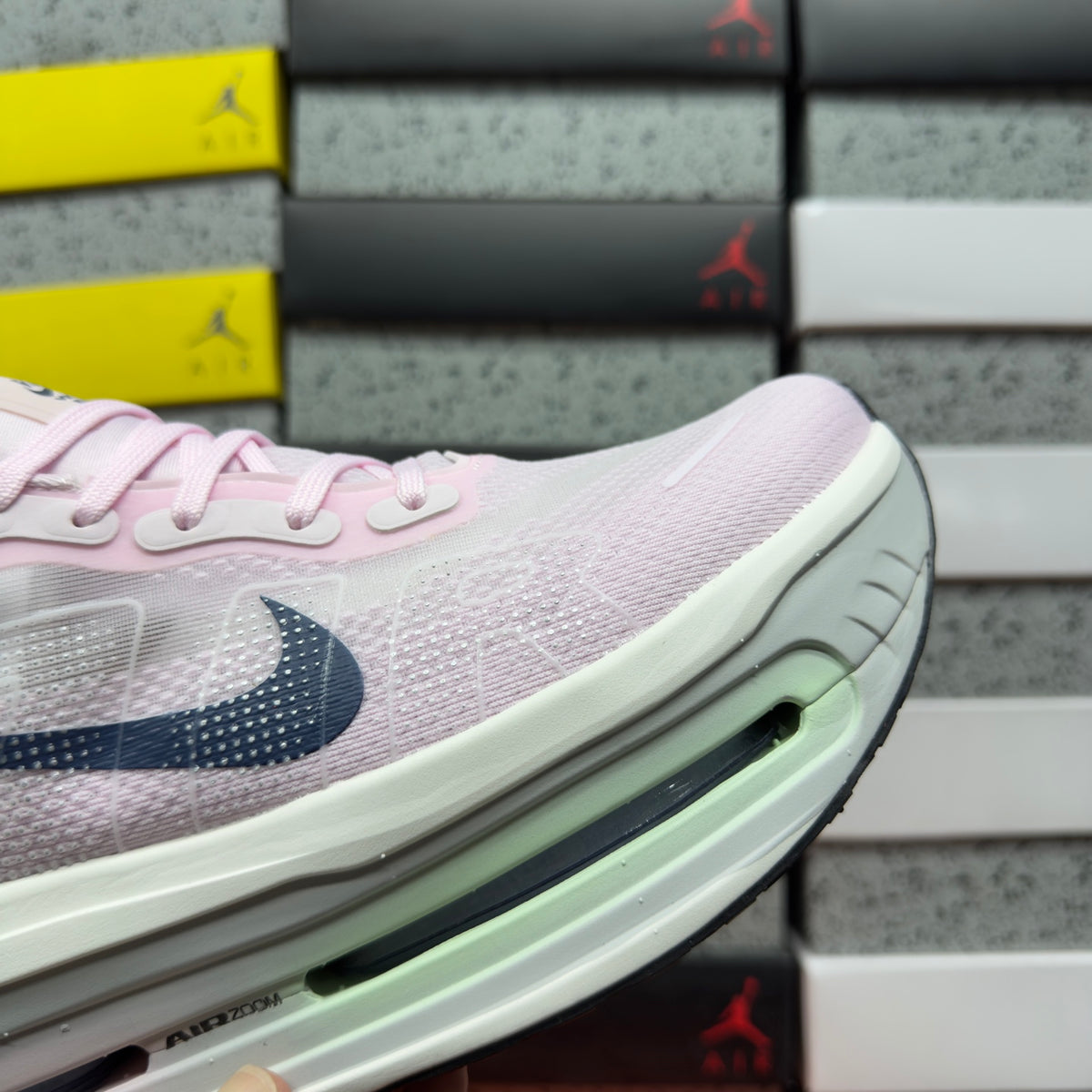 Nike Wmns Vomero Premium “Pearl Pink” (UA)