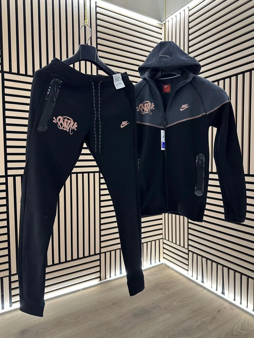 Nike Sportswear Tech Fleece x Central Cee Syna World.