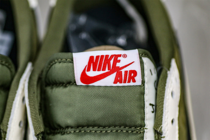 Travis Scott x Air Jordan 1 'Oliva Médio'
