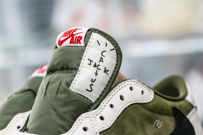 Travis Scott x Air Jordan 1 'Oliva Médio'