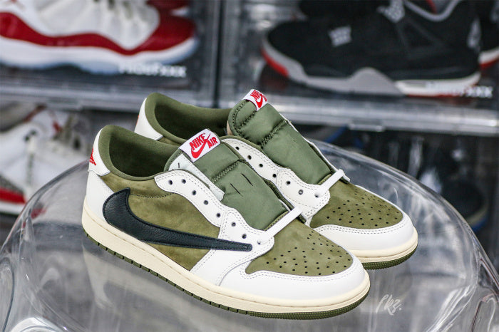 Travis Scott x Air Jordan 1 'Oliva Médio'