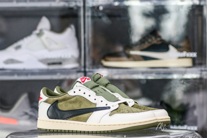 Travis Scott x Air Jordan 1 'Oliva Médio'