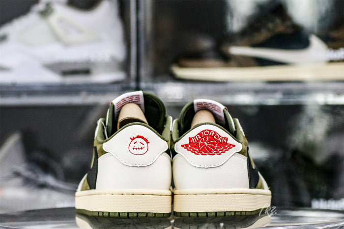 Travis Scott x Air Jordan 1 'Oliva Médio'