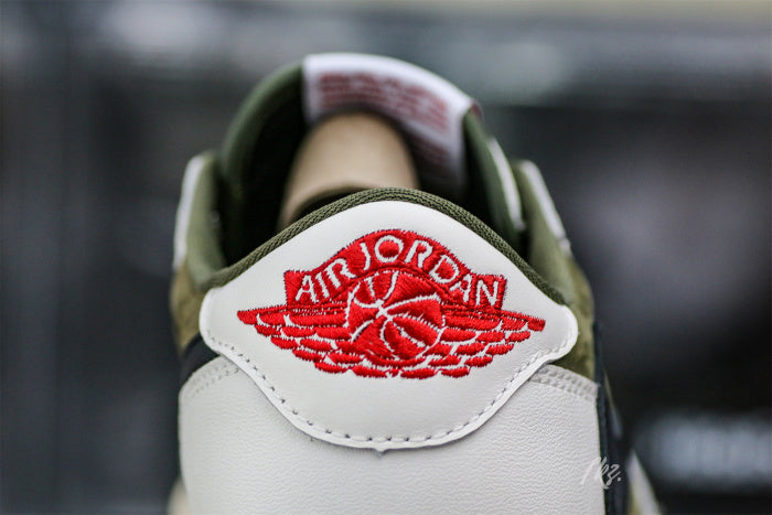 Travis Scott x Air Jordan 1 'Oliva Médio'