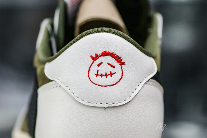 Travis Scott x Air Jordan 1 'Oliva Médio'