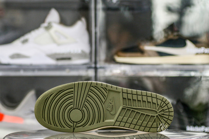 Travis Scott x Air Jordan 1 'Oliva Médio'