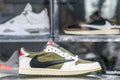 Travis Scott x Air Jordan 1 'Oliva Médio'