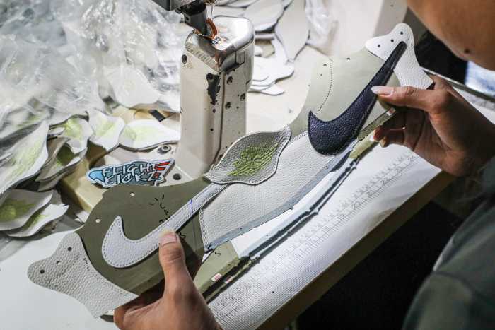 Travis Scott x Air Jordan 1 Low Golf Neutral Olive