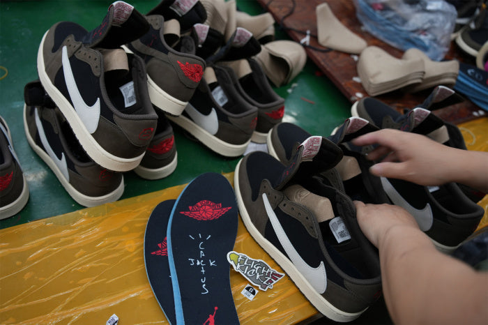 Travis Scott x Air Jordan 1 Low 'Cactus Jack