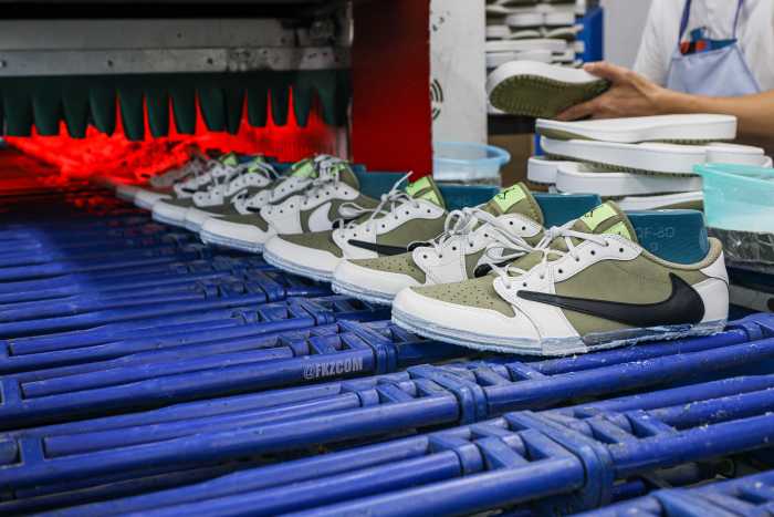 Travis Scott x Air Jordan 1 Low Golf Neutral Olive