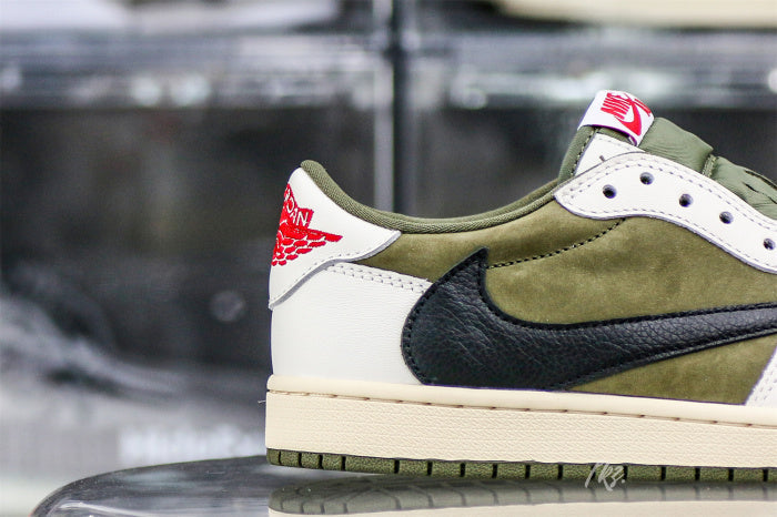 Travis Scott x Air Jordan 1 'Oliva Médio'