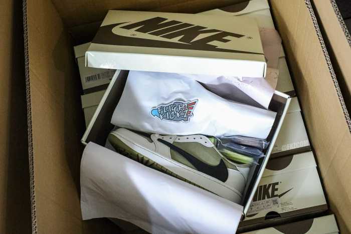Travis Scott x Air Jordan 1 Low Golf Neutral Olive