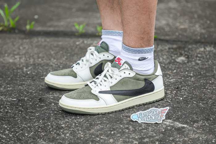 Travis Scott x Air Jordan 1 'Oliva Médio'