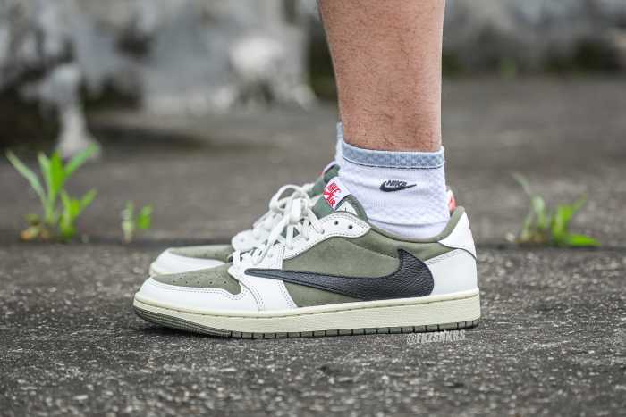 Travis Scott x Air Jordan 1 'Oliva Médio'