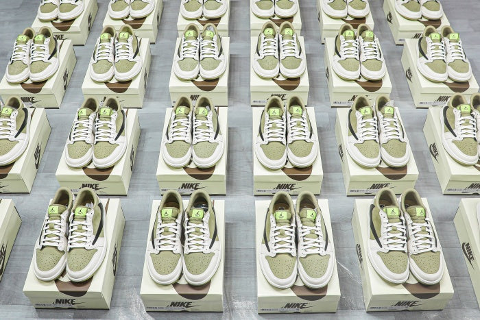 Travis Scott x Air Jordan 1 Low Golf Neutral Olive