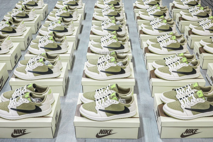 Travis Scott x Air Jordan 1 Low Golf Neutral Olive