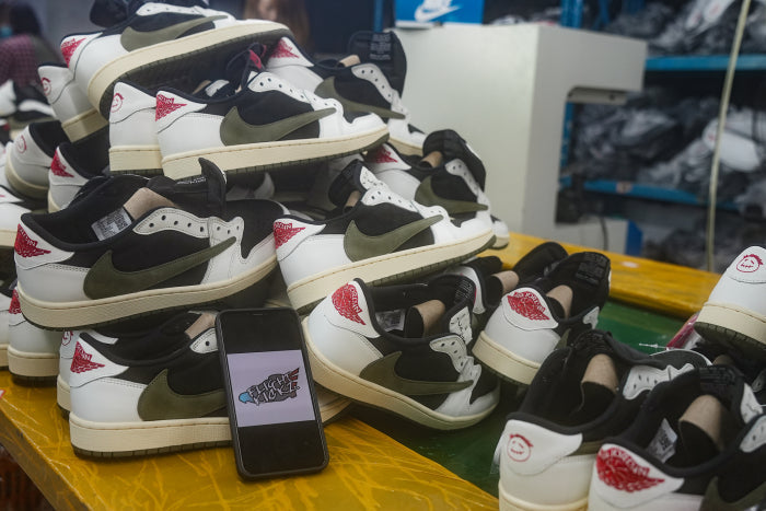 Travis Scott x Air Jordan 1 Low OG SP WMNS Olive