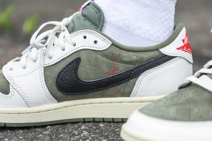 Travis Scott x Air Jordan 1 'Oliva Médio'