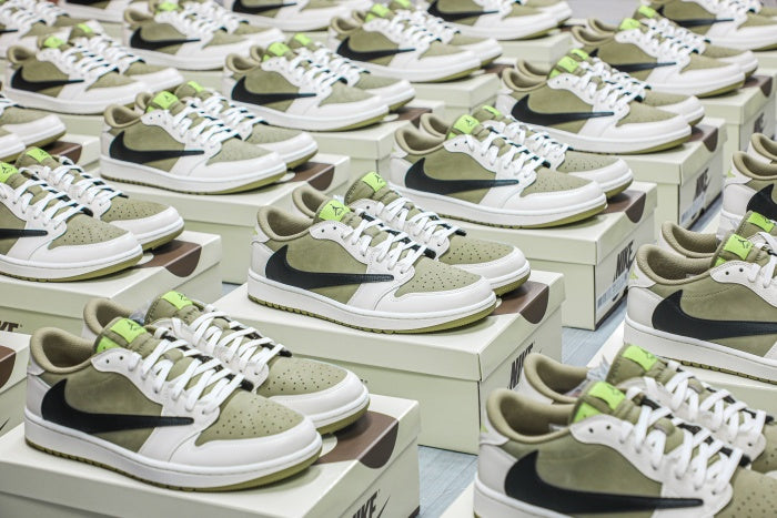 Travis Scott x Air Jordan 1 Low Golf Neutral Olive