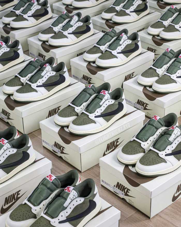 Travis Scott x Air Jordan 1 'Oliva Médio'