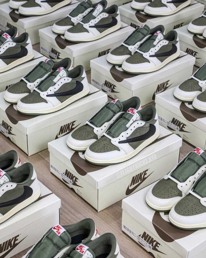 Travis Scott x Air Jordan 1 'Oliva Médio'